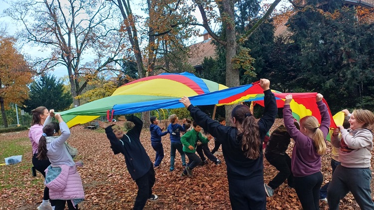 2526 Bewegungstag Tuch